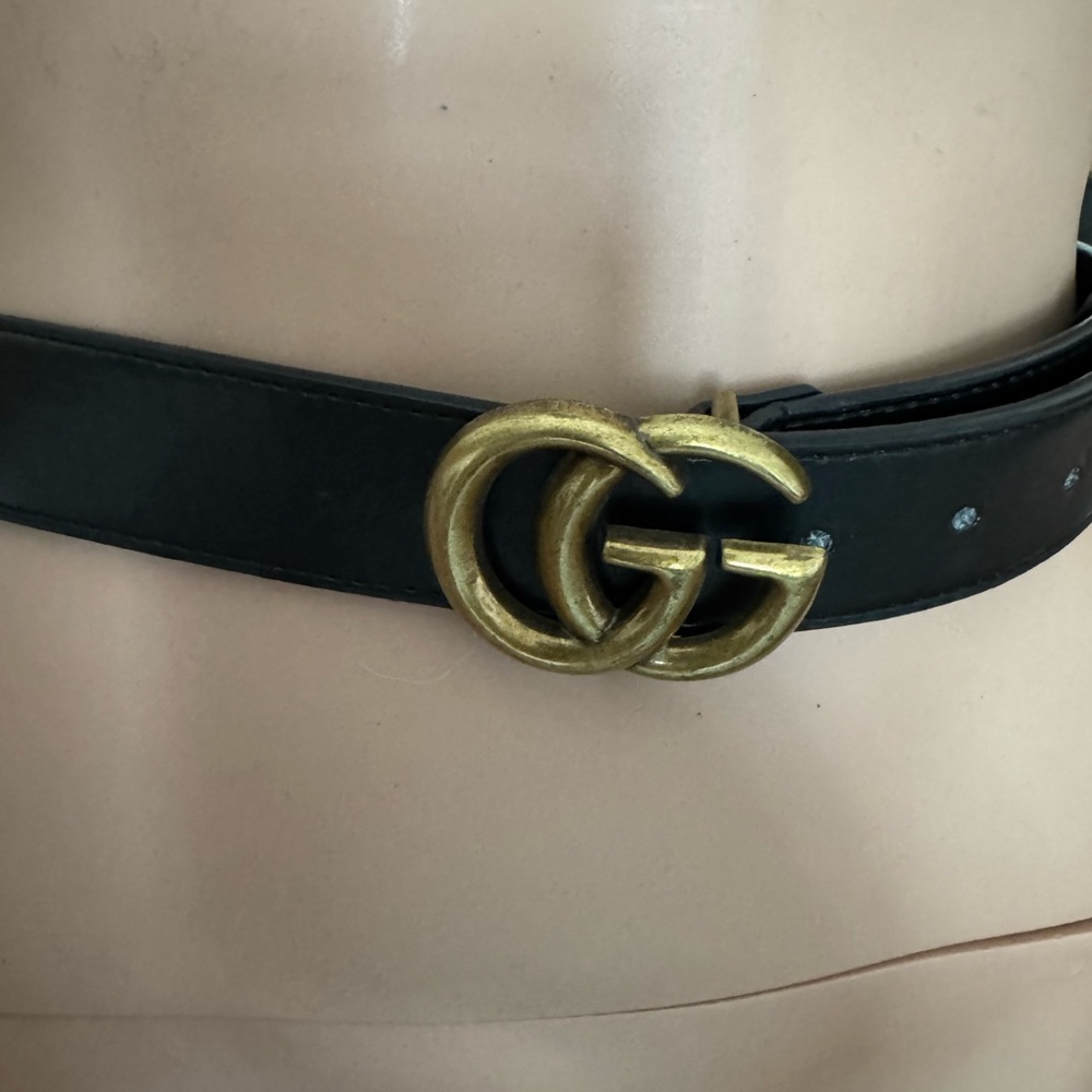 Classic Gucci clasp belt
